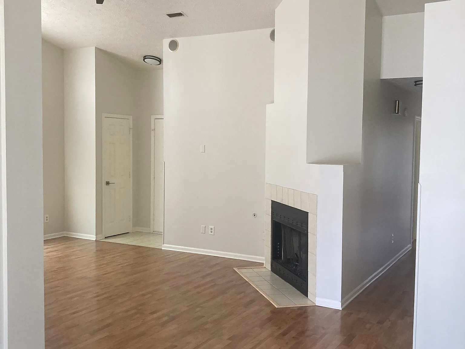 3 bed, 1470 sqft, $2,200 — Photo 1