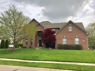 4697 Ridgewood Dr, Zionsville, IN