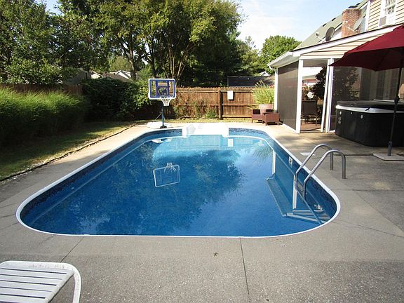 2nd image of 1017 Silver Creek Dr