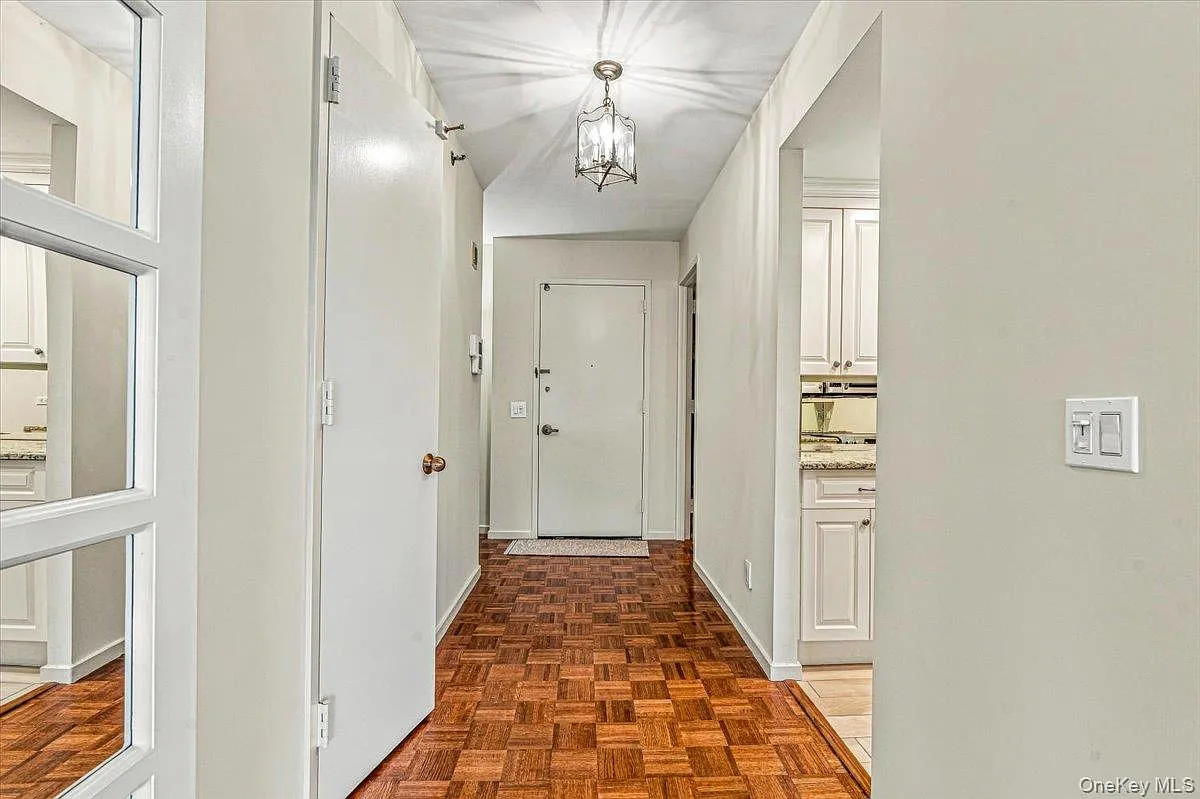 2 bed, 2.5 bath, 1397 sqft, $7,000 — Photo 3