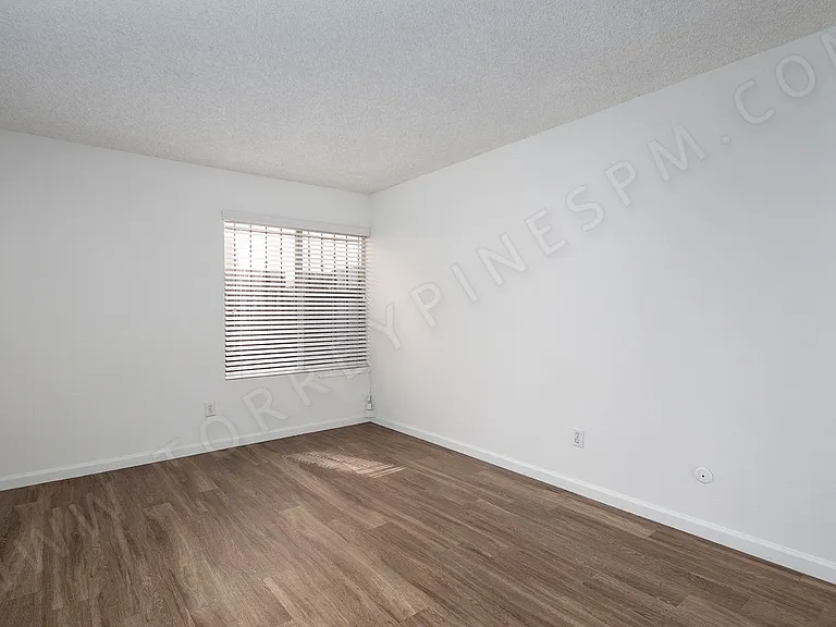 2112 Garnet Avenue — Photo 10