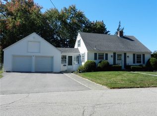 26 Lowell St, Coventry, RI 02816