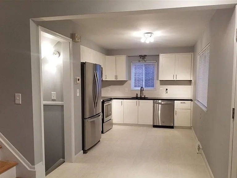 118 W Lawrence Ave — Photo 10