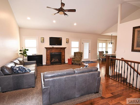 5th image of 1780 Strawberry Pl