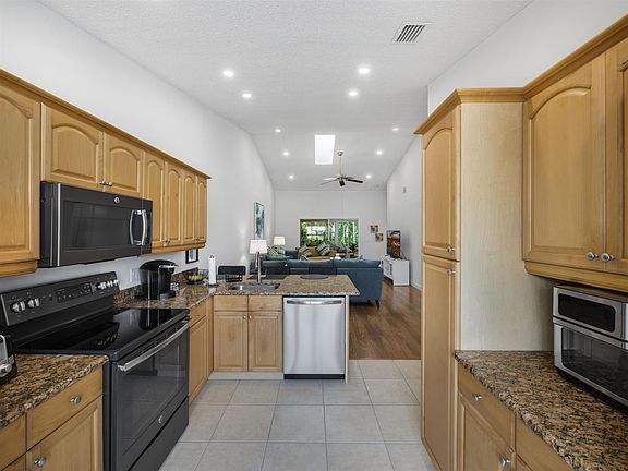 3rd image of 8188 SE Fox Hill Pl
