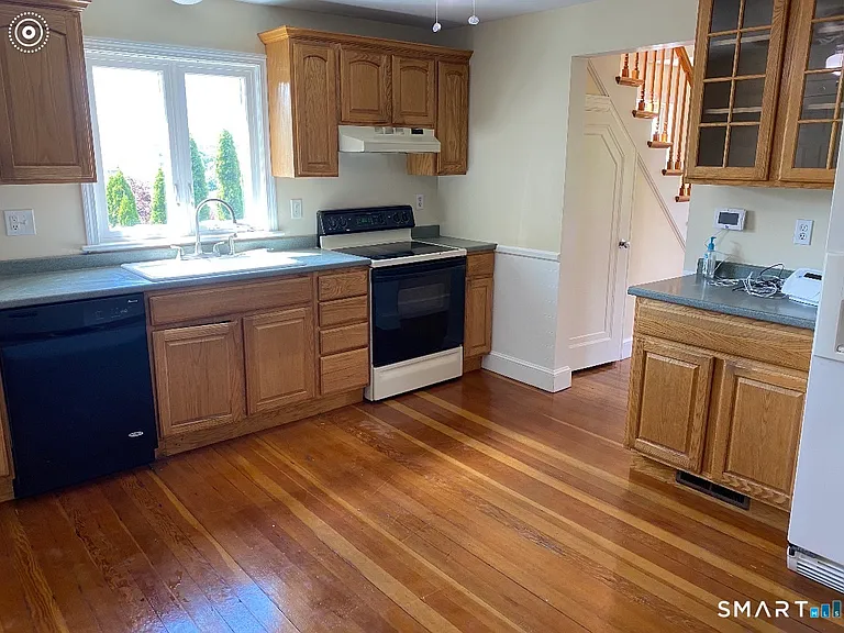 304 Buckingham St — Photo 4