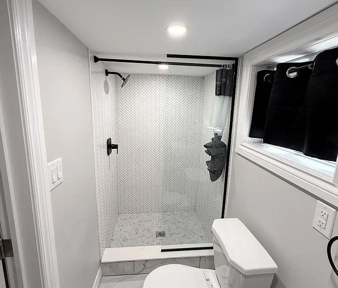 1677 Victoria Ave — Photo 56