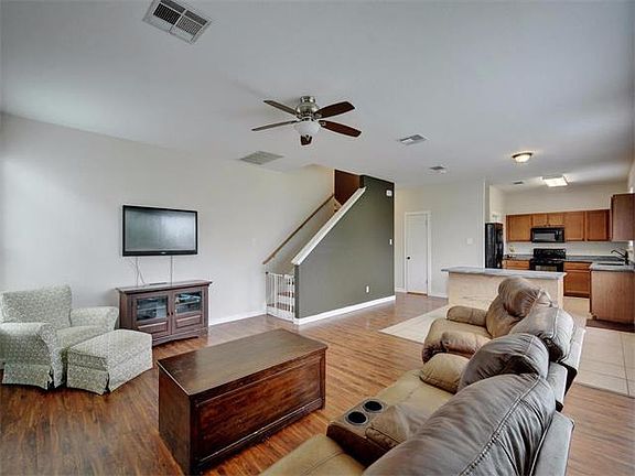 3rd image of 127 Quail Hollow Dr