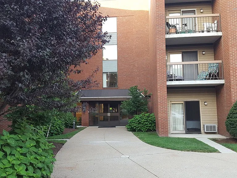 4975 Washington St #410 — Photo 7