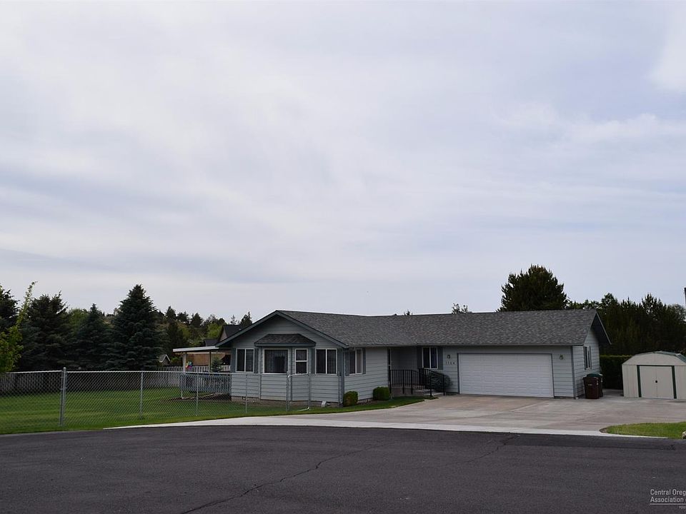 1st image of 1184 NE Tamarack Ct