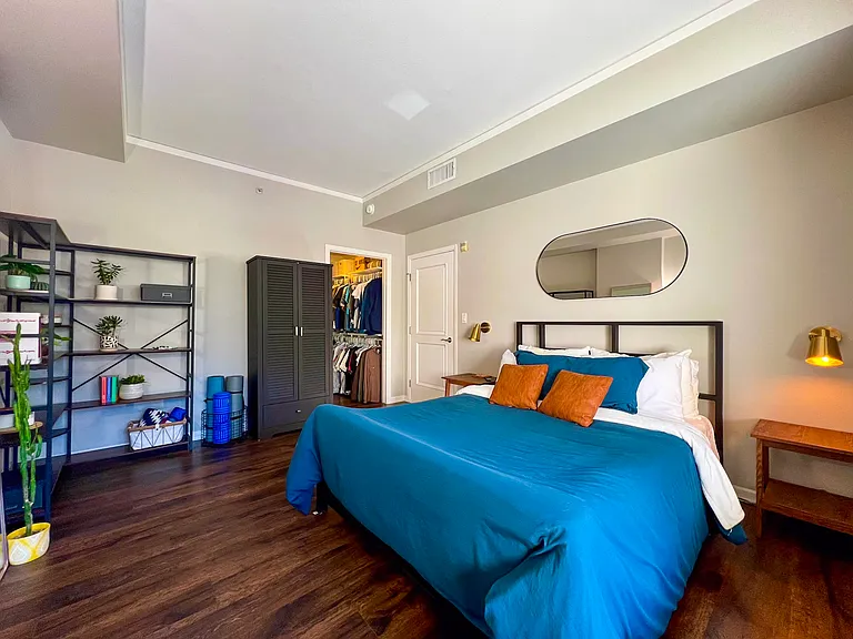 Queen size memory foam mattress, walk-in closet, and more!