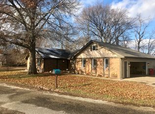 30 Peckerwood Ct E, Bethany, IL 61914