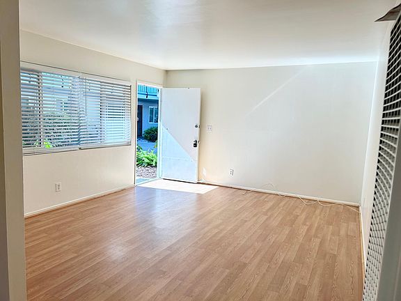 4th image of 1119 San Pascual St #B
