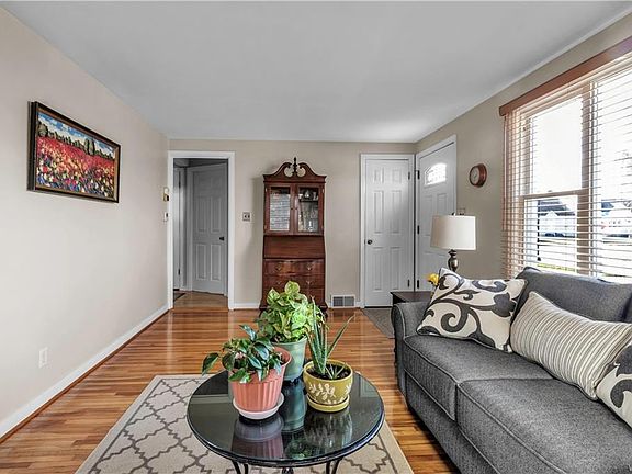 5th image of 7 Newport Ave