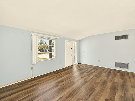 3rd image of 4936 Uranus Ave