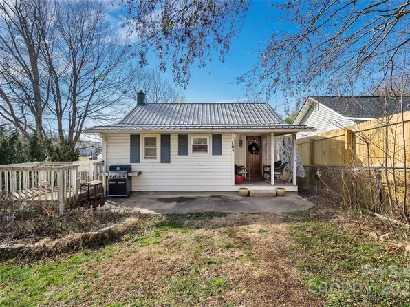 104 Arnold Rd, Asheville, NC 28805