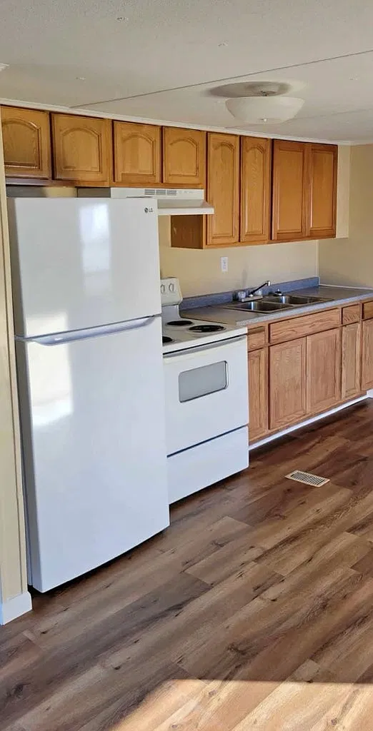 3 bed, 1.5 bath, $1,100 — Photo 3