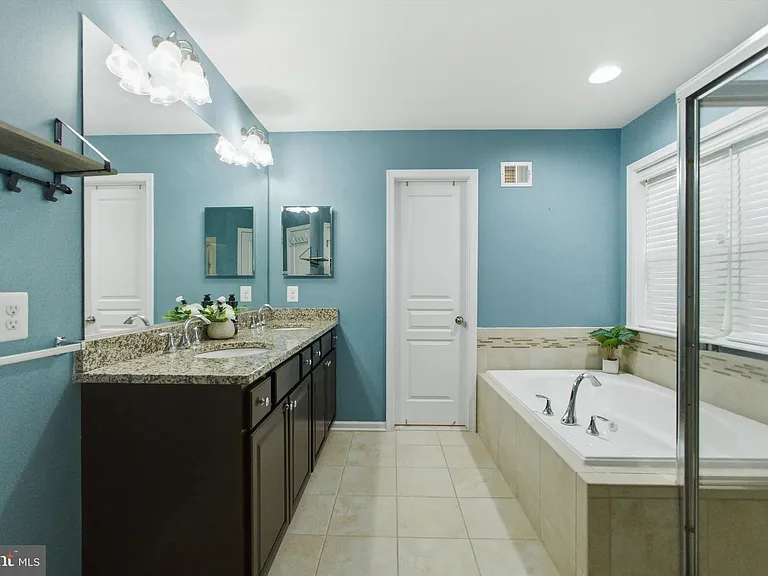 7585 Holly Ridge Dr — Photo 19