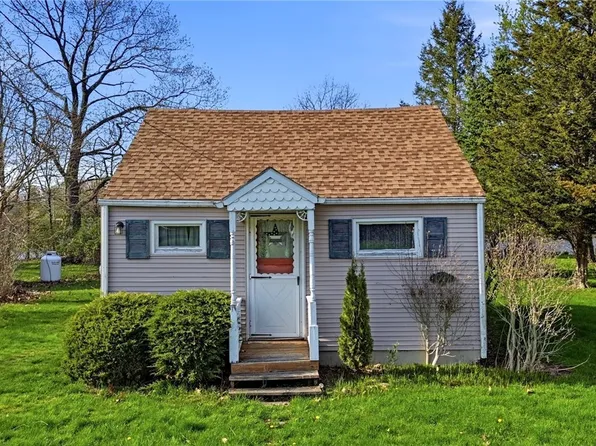 12939 S Hillcrest Dr, Albion, NY 14411