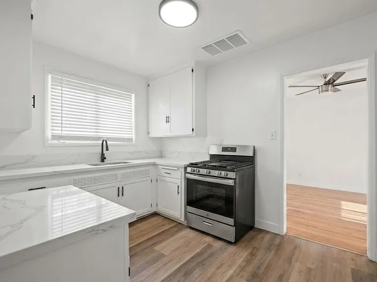 4320 Santa Rosalia Dr #B1 — Photo 4