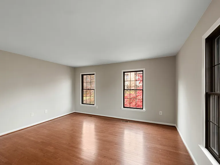 20 Rhodes Pl — Photo 13