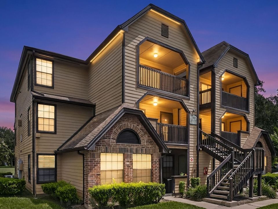 1st image of 380 Lakepointe Dr Unit 201