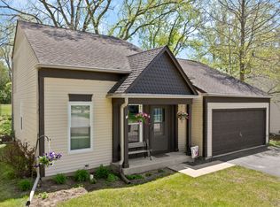 1475 Charles Ave, Algonquin, IL 60102