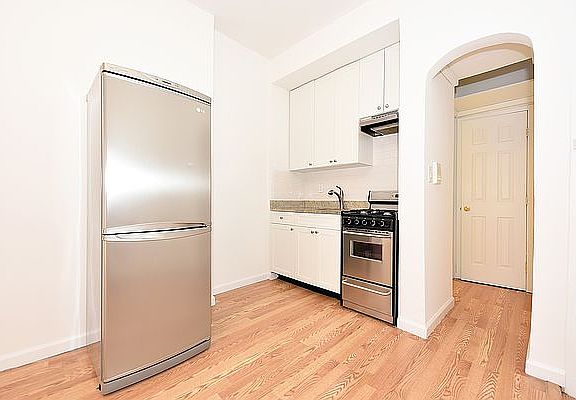 4th image of 25 Jones St APT 2B