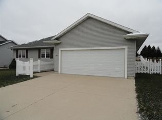 2216 Green Creek Rd, Cedar Falls, IA 50613