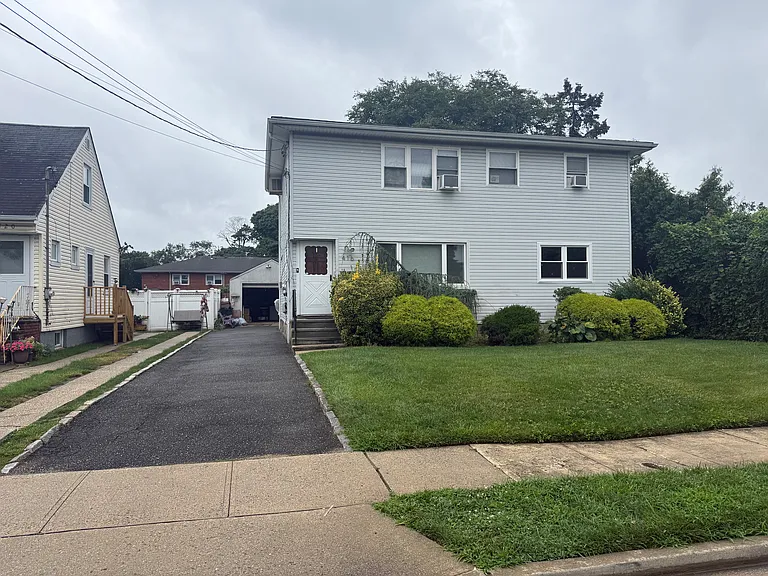 Cedar St — Photo 1