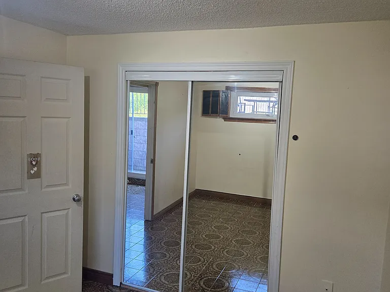60 Albany Dr — Photo 7