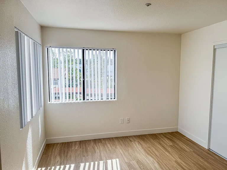 Sycamore Hills Village Apartments — Photo 39