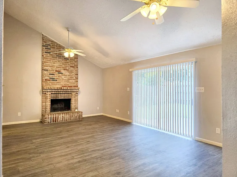 22619 Deville Dr — Photo 4
