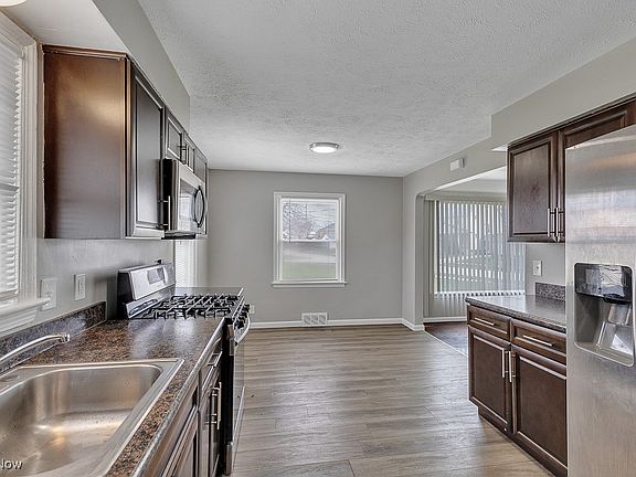 5th image of 640 Voelker Ave