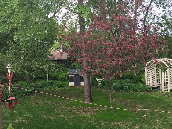 2nd image of 807 Lake Shore Dr