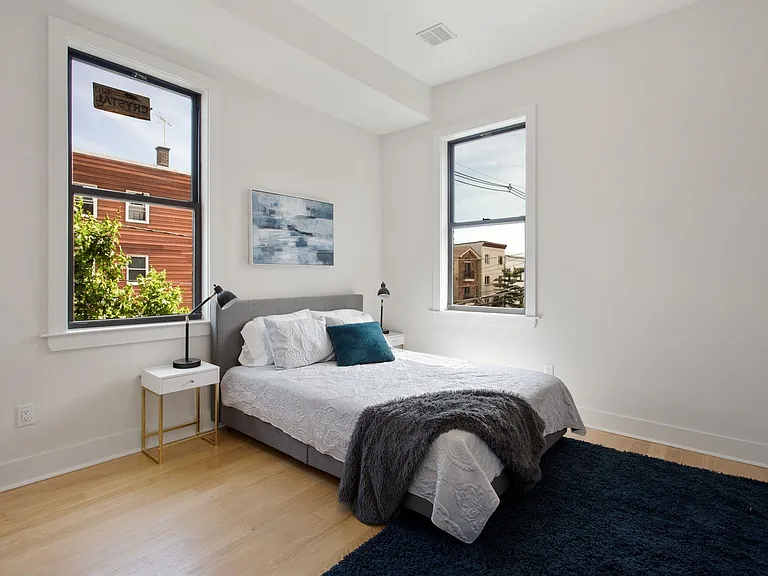 942 Summit Ave #3 — Photo 6