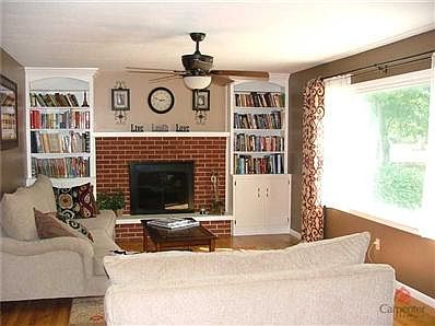 4th image of 1060 E King St