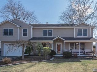 512 Green Valley Rd, Paramus, NJ 07652