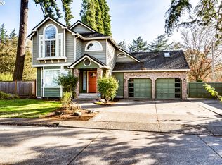 1365 Ravenwood Dr, Eugene, OR 97401