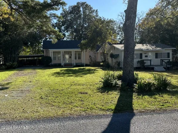 211 2nd St, Abbeville, LA 70510