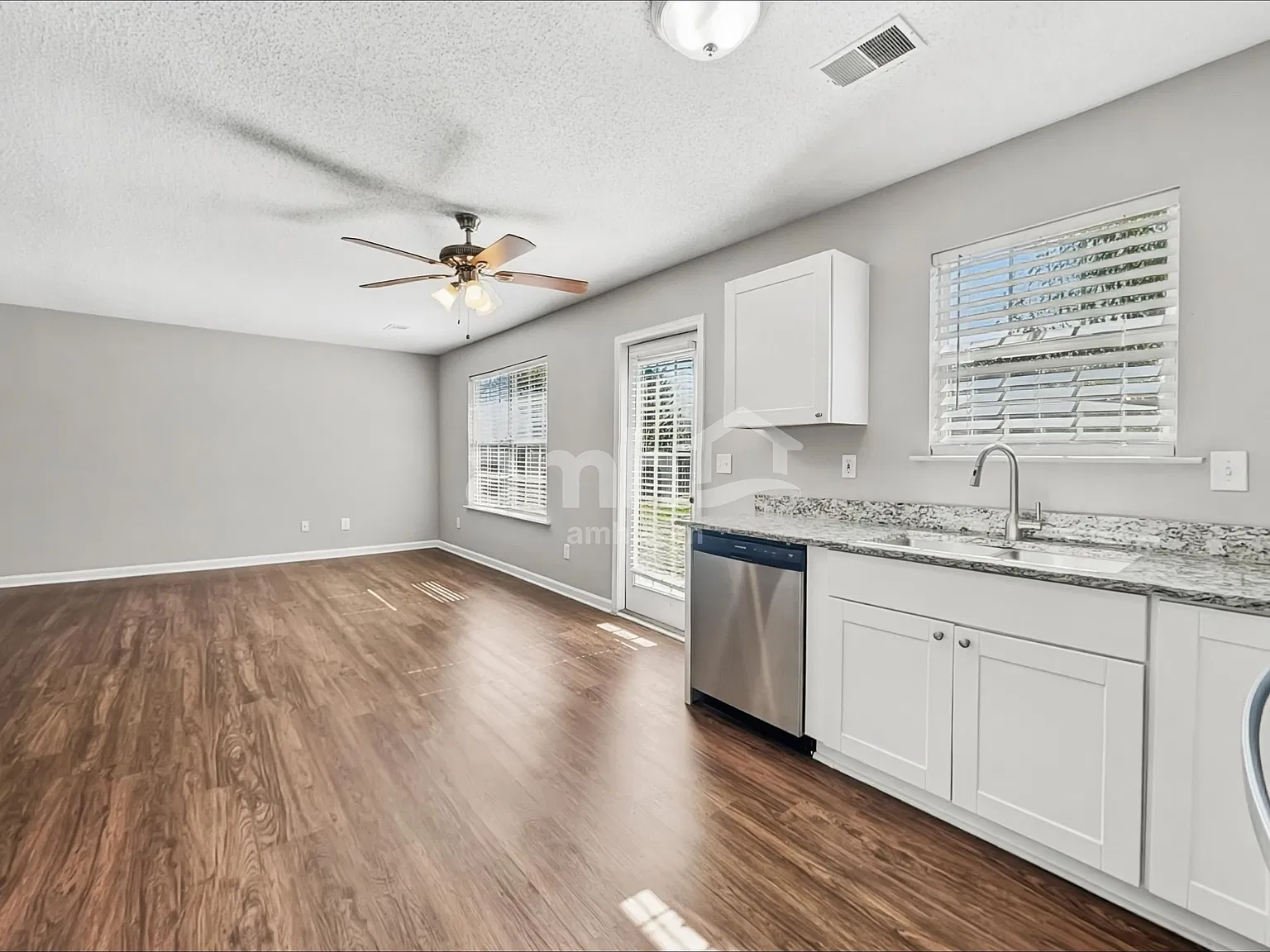 3 bed, 2.5 bath, 2080 sqft, $2,130 — Photo 4