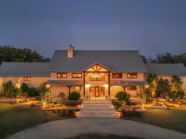1000 River Trace Dr, Columbus, TX 78934