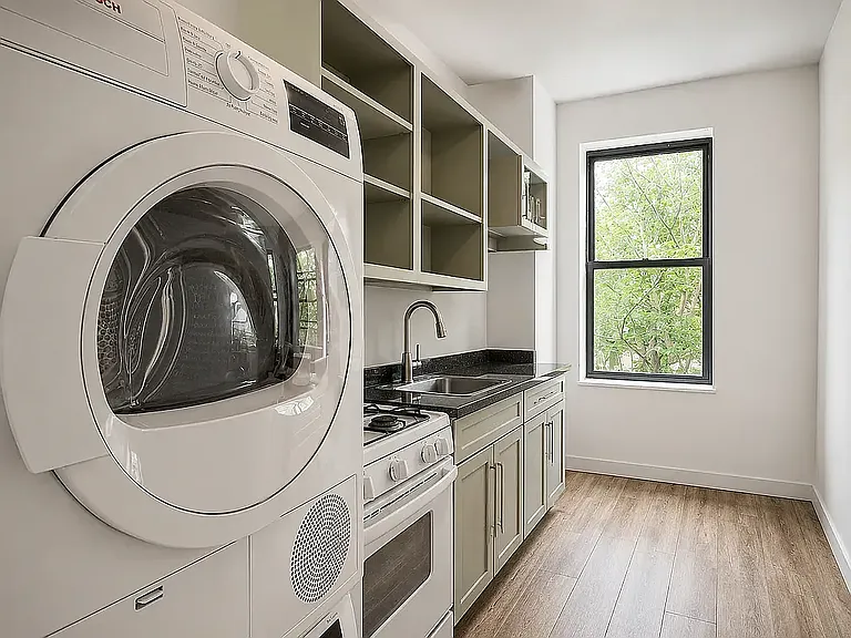 242 E 25th St #4 — Photo 3
