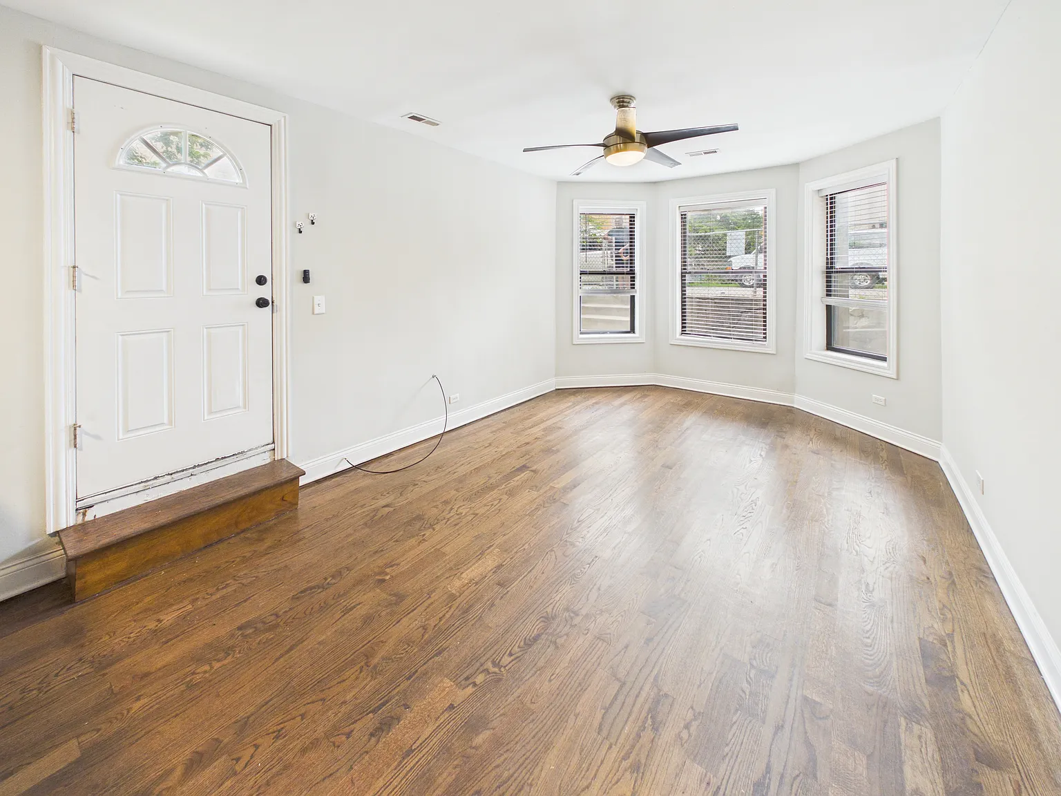 3 bed, 800 sqft, $1,895 — Photo 2