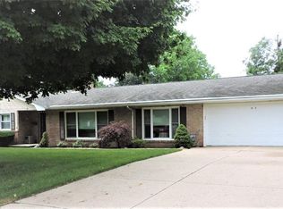 45 Country Club Dr, Danville, IL 61832