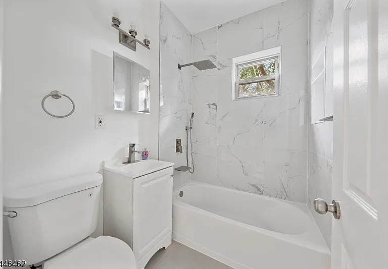 59 Henry St #B3 — Photo 4