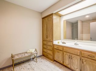 21293 E 990th Rd, Foss, OK 73647