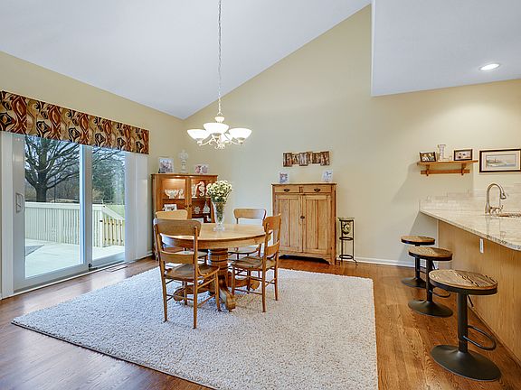 4th image of 100 Jesswood Ln