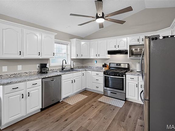 5th image of 20 Ava Ct