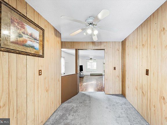 3rd image of 209 Boxwood Rd